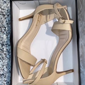 Lulu’s nude heels